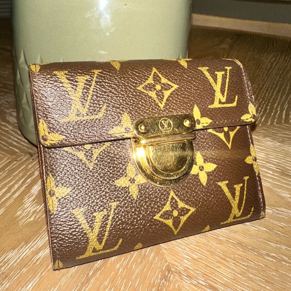 Louis Vuitton Monogramed Joey Wallet - Picture 4 of 9